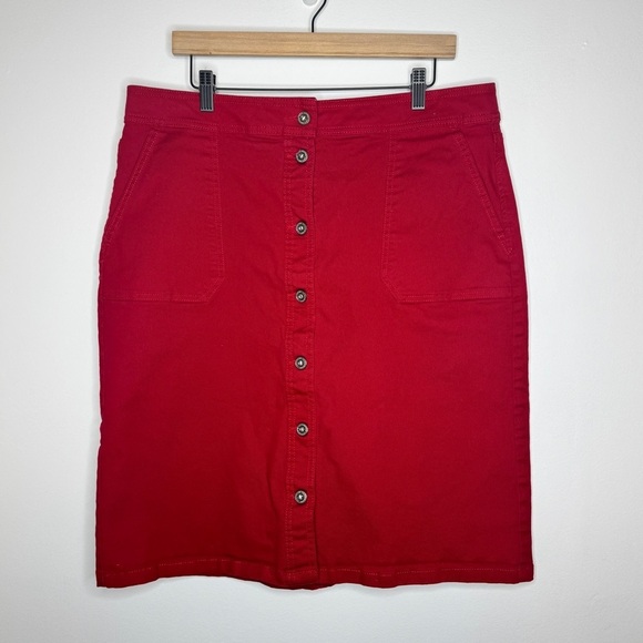 Red Button-Front Skirt - Picture 2 of 5